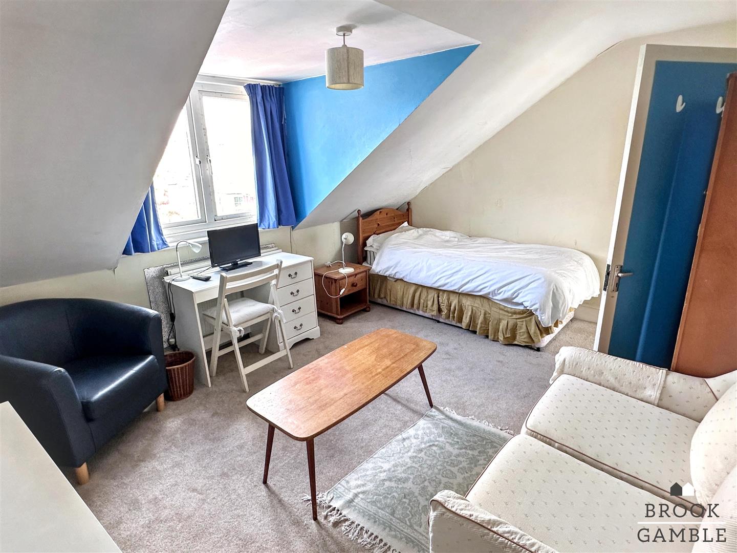 4 Bedroom House - Terraced. Willowfield Square in Eastbourne,  21